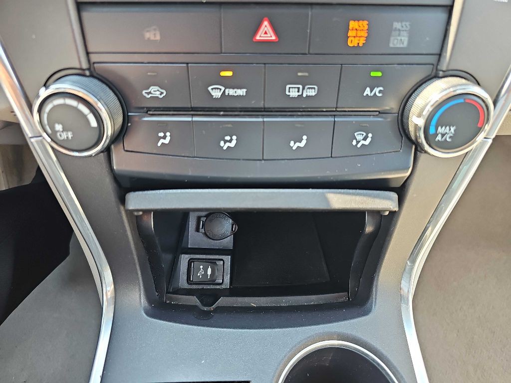 2015 Toyota Camry Image 38