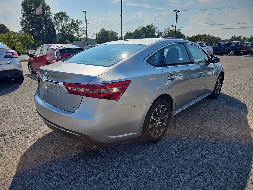 2016 Toyota Avalon Image 8