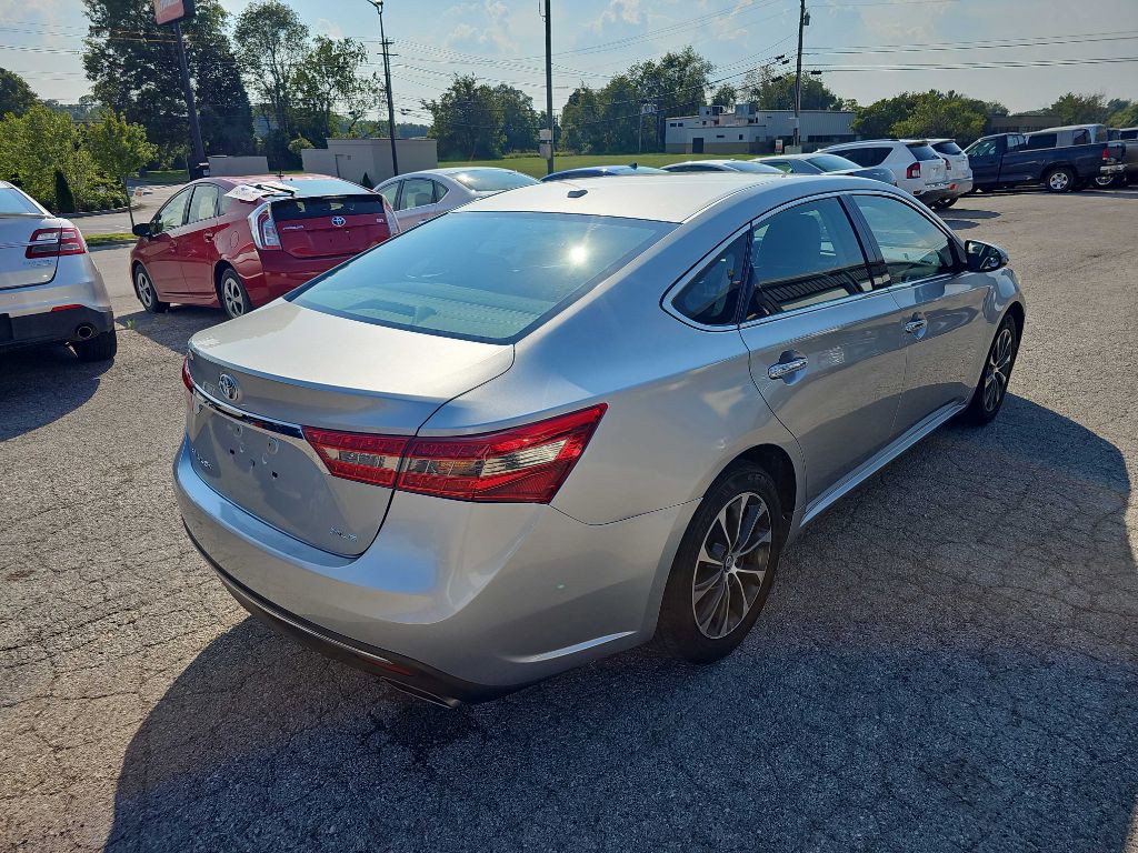 2016 Toyota Avalon Image 9
