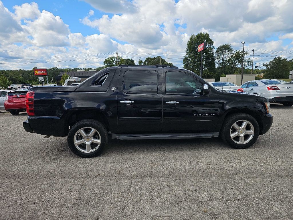 2013 Chevrolet Avalanche Image 7