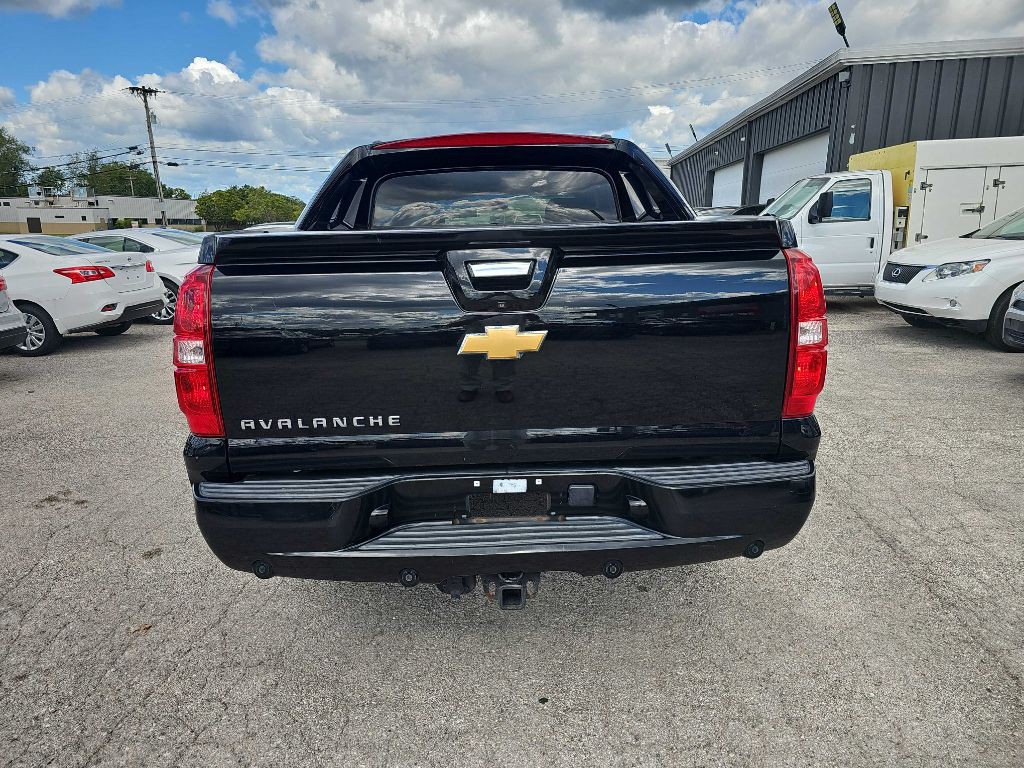 2013 Chevrolet Avalanche Image 9