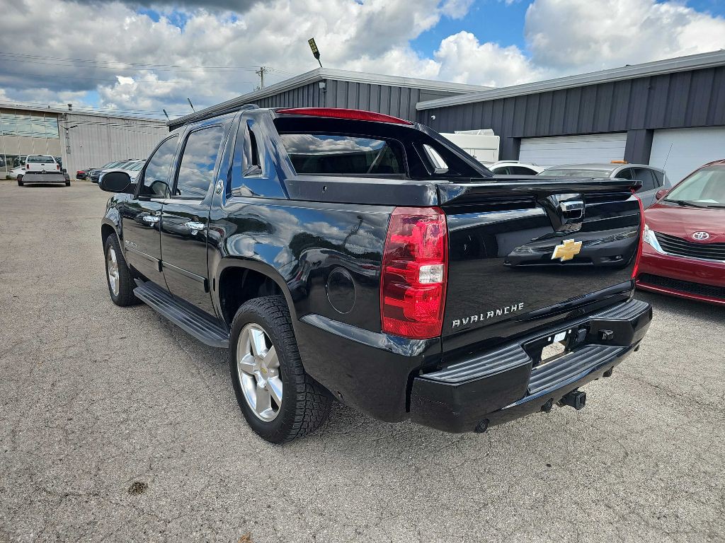 2013 Chevrolet Avalanche Image 12