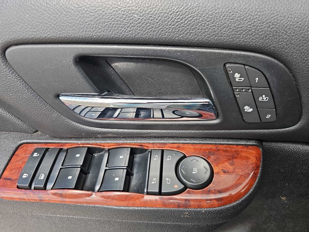 2013 Chevrolet Avalanche Image 35