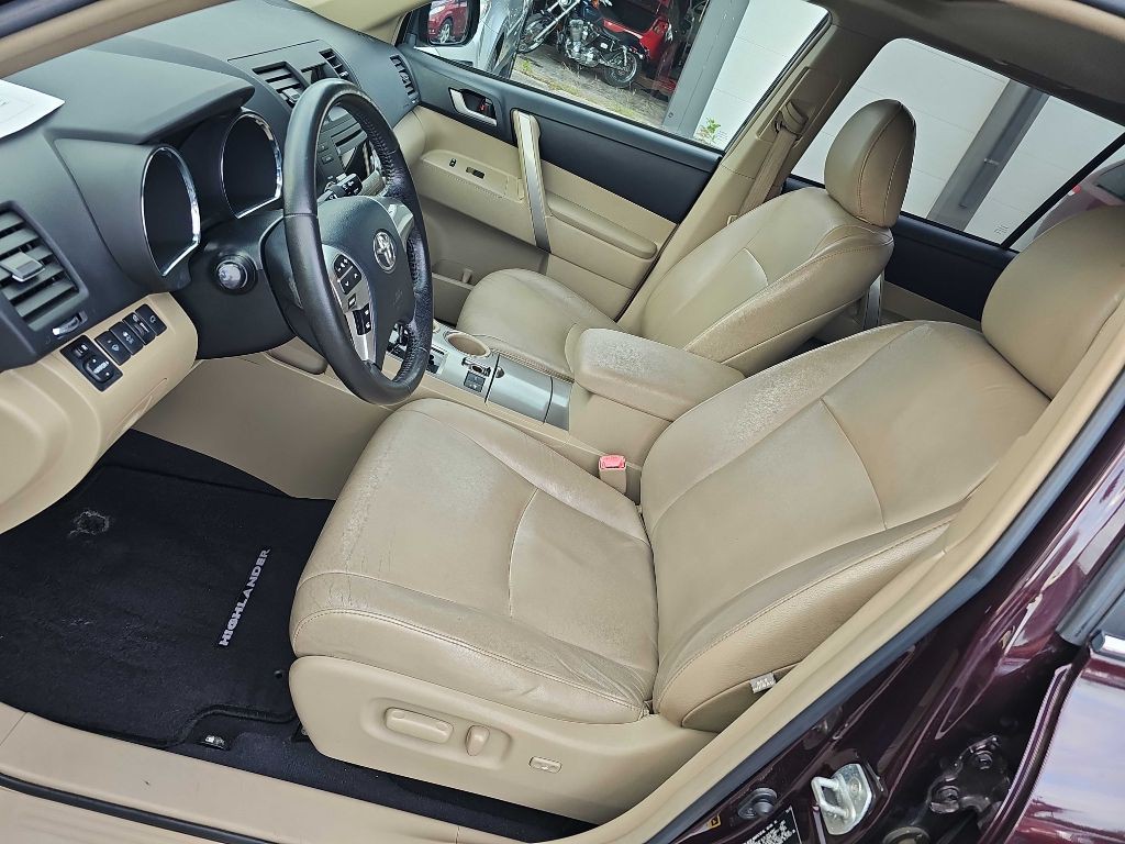 2012 Toyota Highlander Image 24