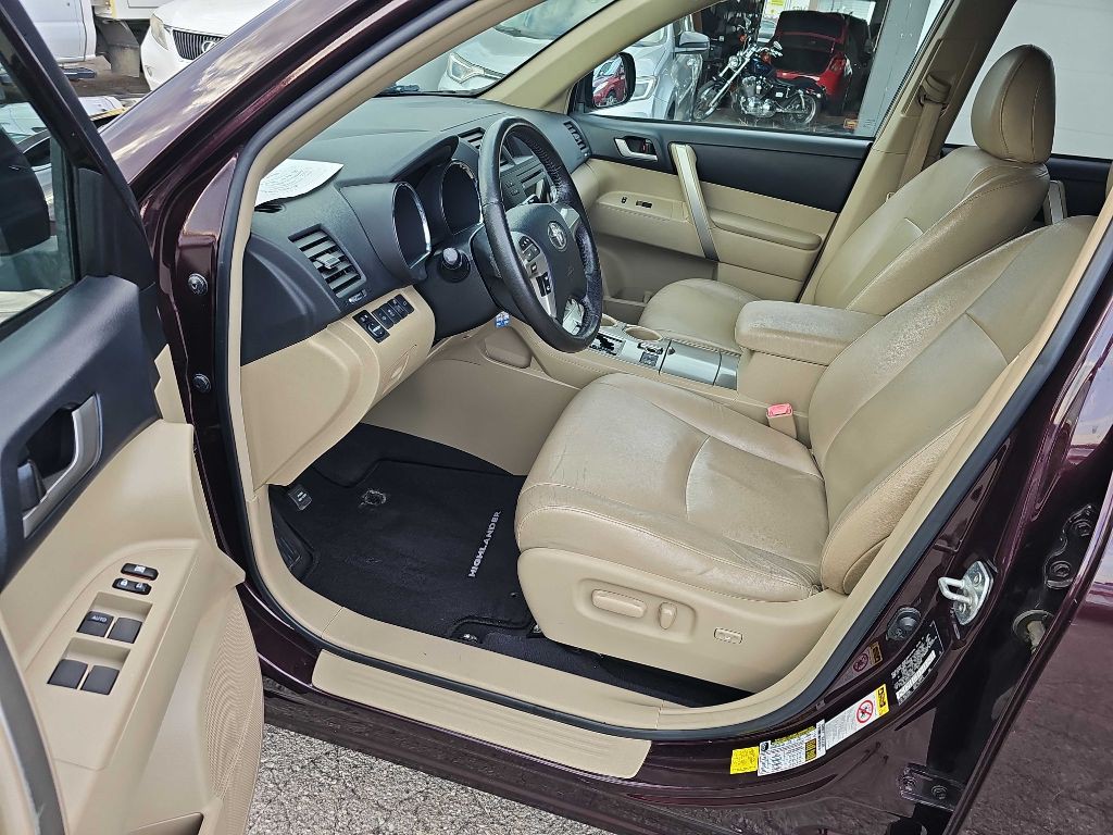 2012 Toyota Highlander Image 25