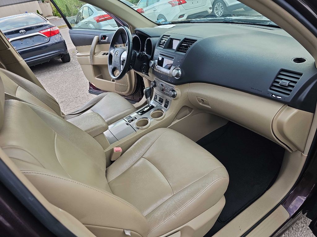 2012 Toyota Highlander Image 28