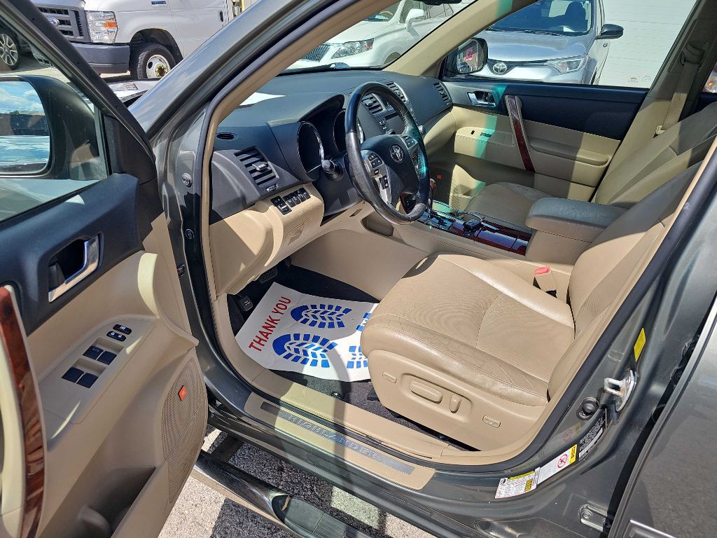2011 Toyota Highlander Image 23