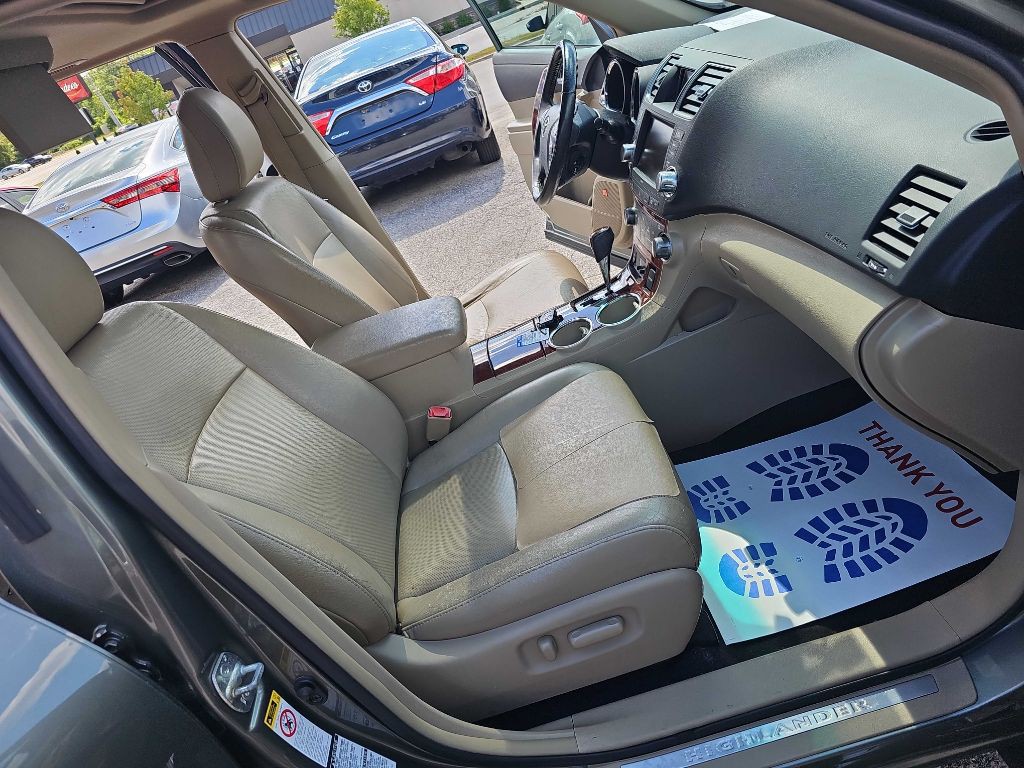 2011 Toyota Highlander Image 26