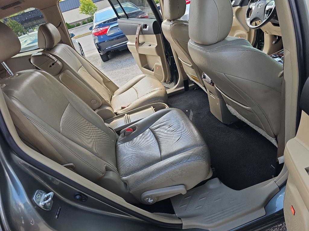 2011 Toyota Highlander Image 28