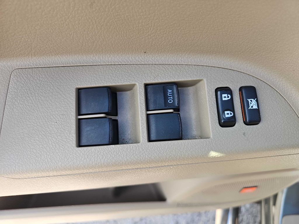 2011 Toyota Highlander Image 46