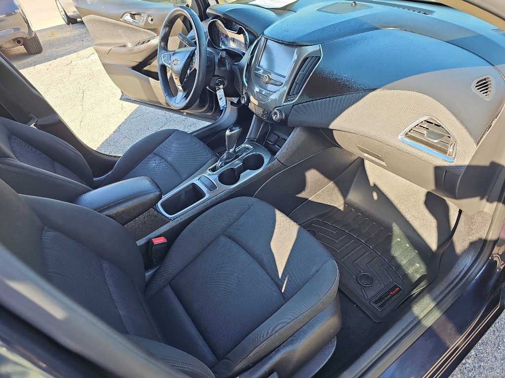 2016 Chevrolet Cruze Image 30