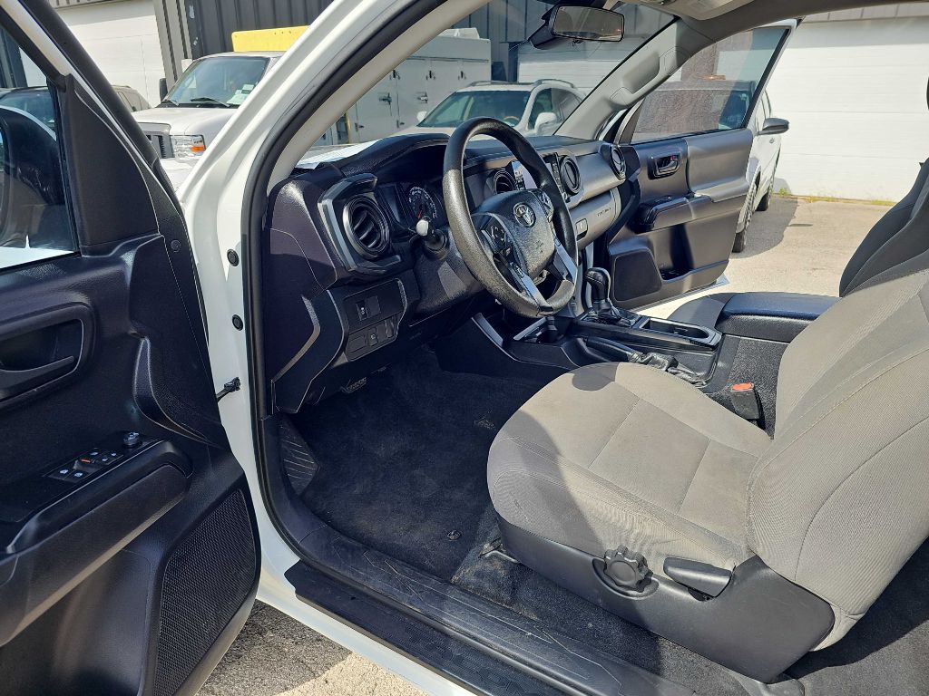 2020 Toyota Tacoma Image 24