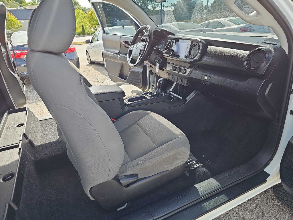 2020 Toyota Tacoma Image 28