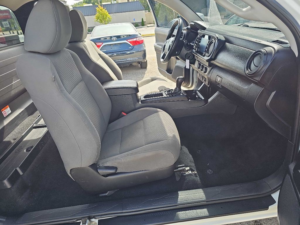 2020 Toyota Tacoma Image 29