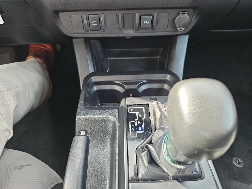 2020 Toyota Tacoma Image 44