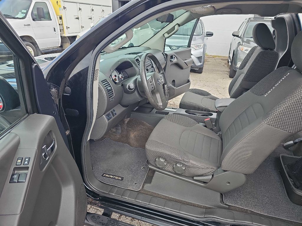 2012 Nissan Frontier Image 25