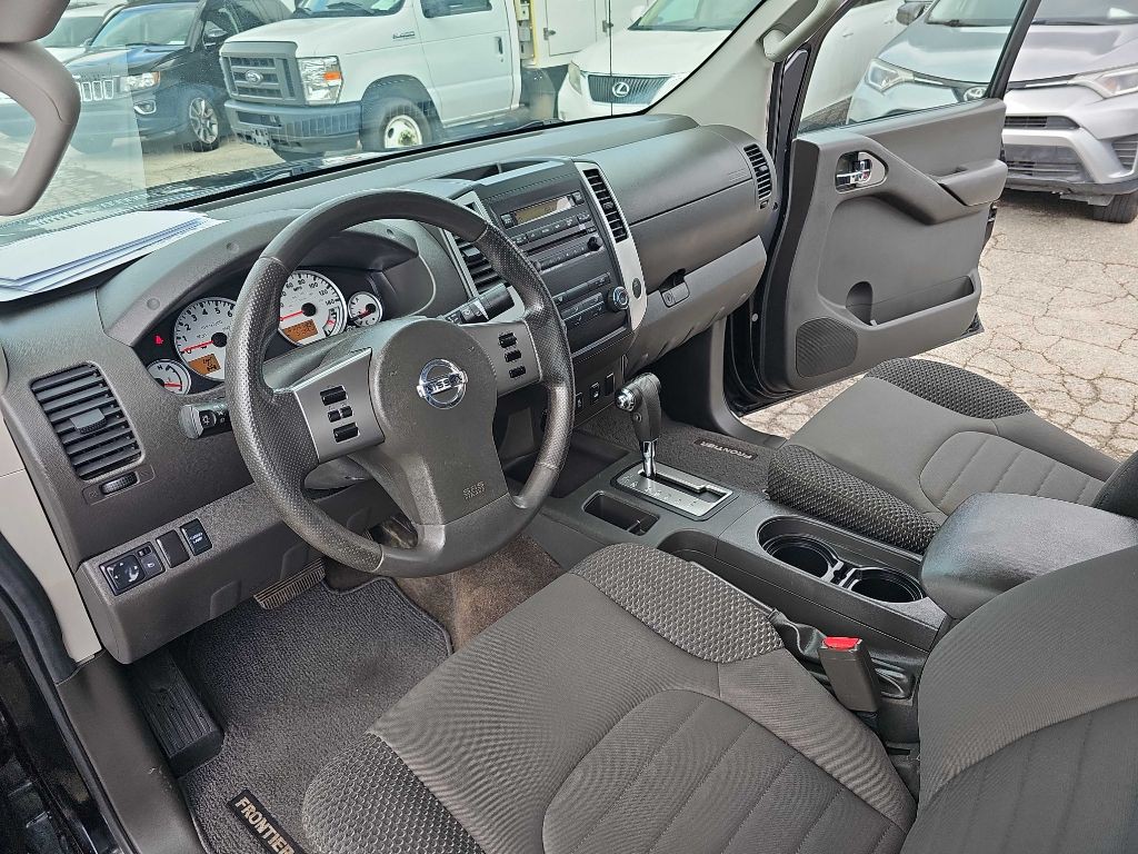 2012 Nissan Frontier Image 27