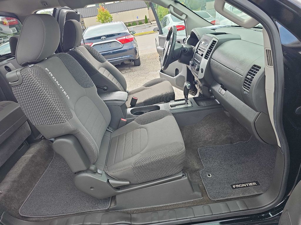 2012 Nissan Frontier Image 28
