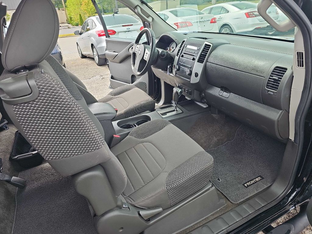 2012 Nissan Frontier Image 29