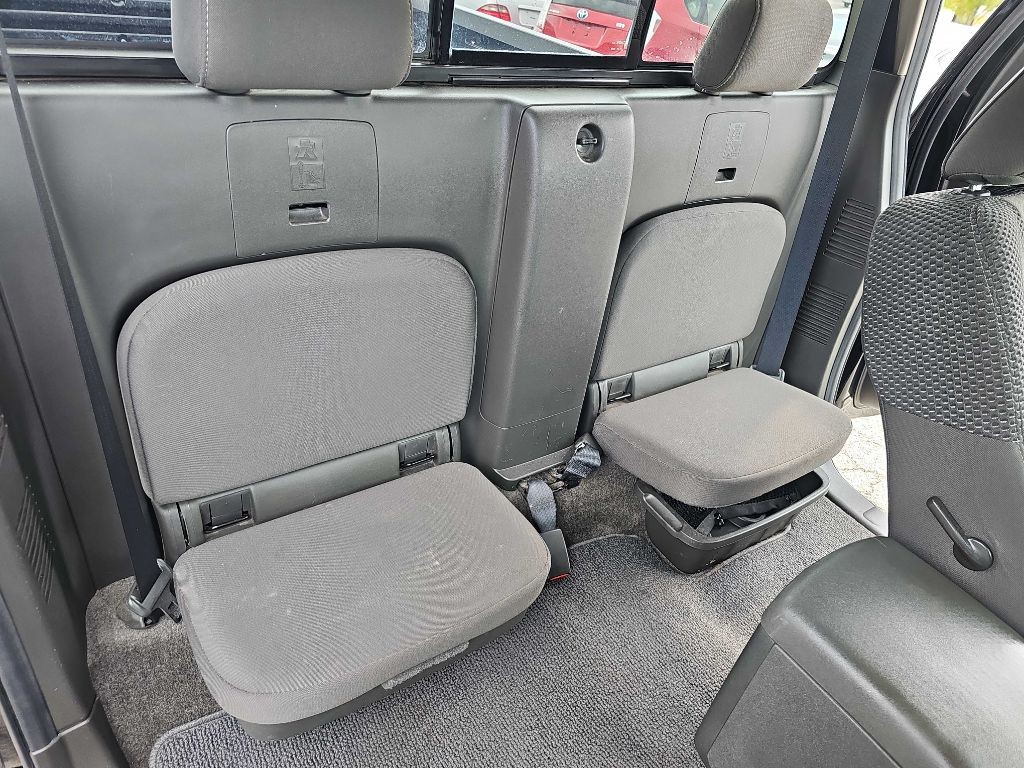 2012 Nissan Frontier Image 32