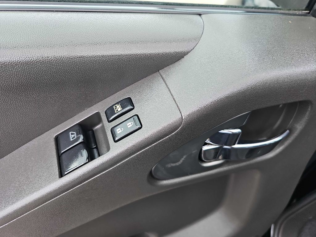 2012 Nissan Frontier Image 33