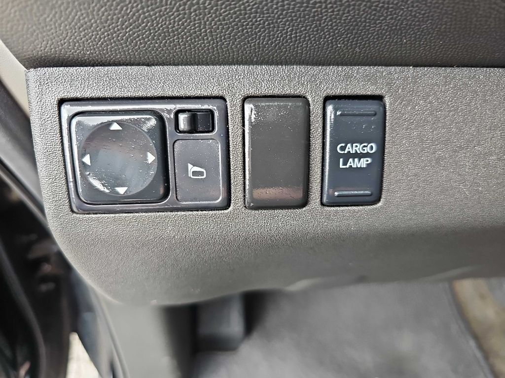 2012 Nissan Frontier Image 35