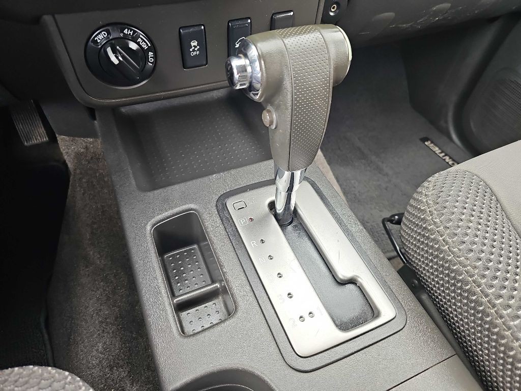 2012 Nissan Frontier Image 46