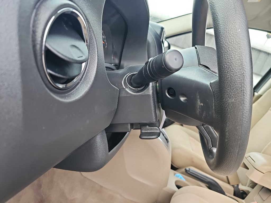 2014 Jeep Compass Image 32