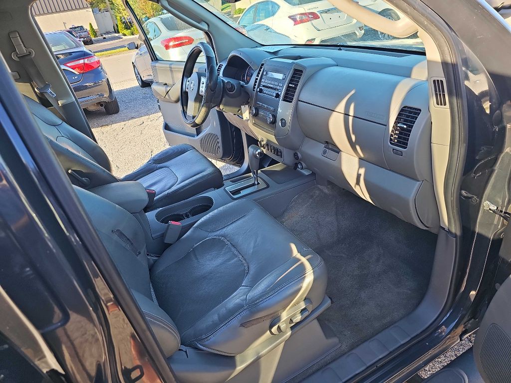 2010 Nissan Frontier Image 34
