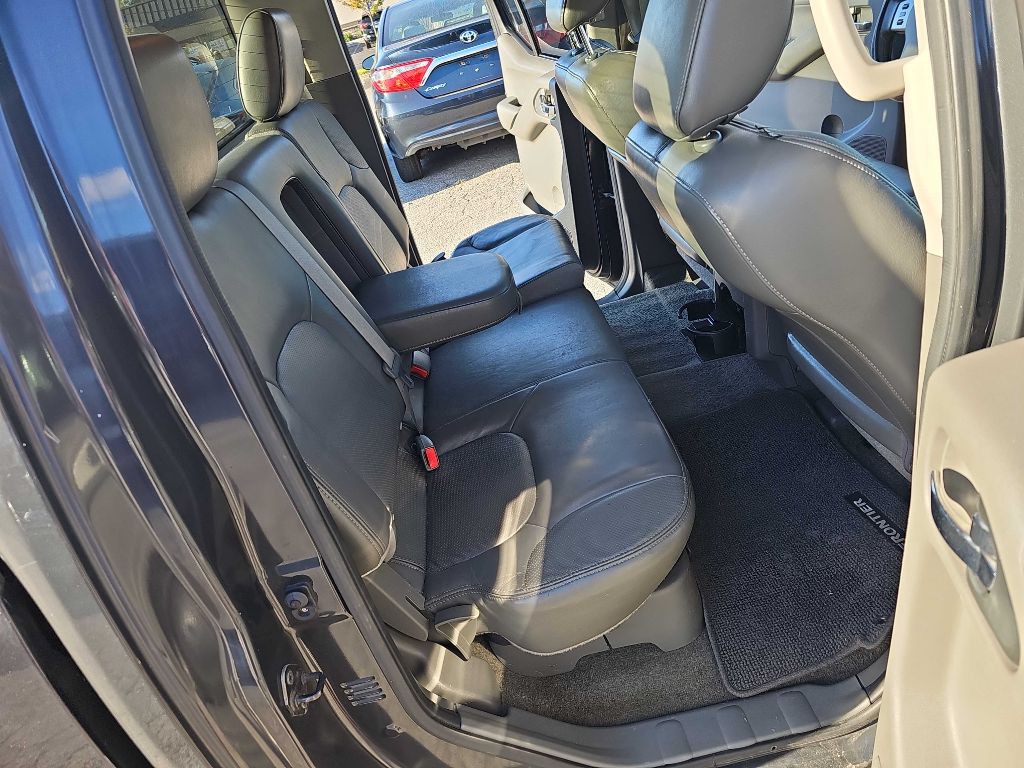2010 Nissan Frontier Image 35