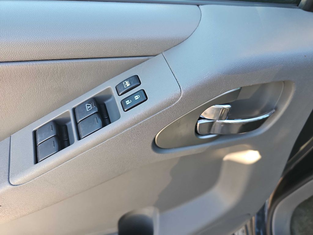 2010 Nissan Frontier Image 38