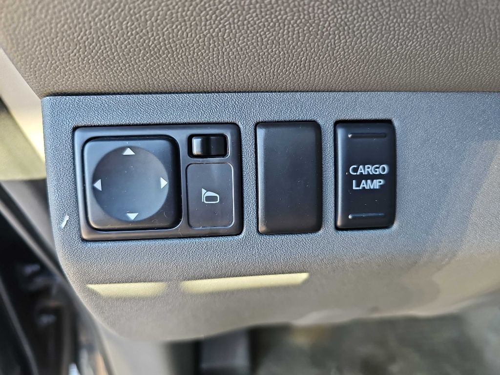 2010 Nissan Frontier Image 40