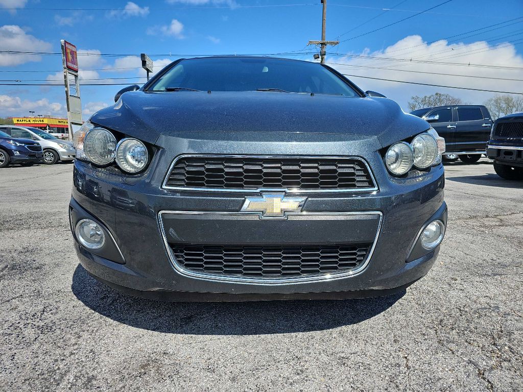 2016 Chevrolet Sonic Image 2