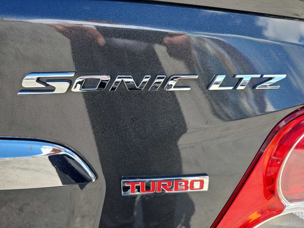 2016 Chevrolet Sonic Image 11