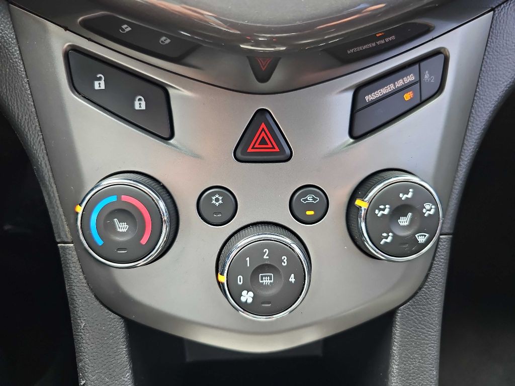 2016 Chevrolet Sonic Image 32