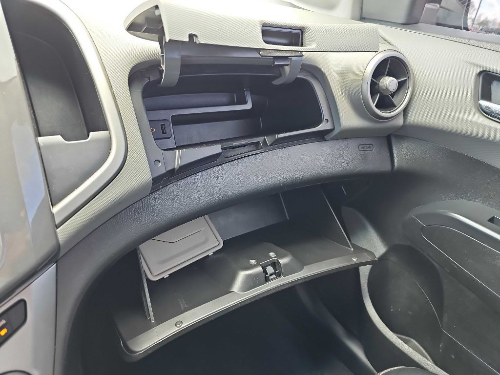 2016 Chevrolet Sonic Image 38