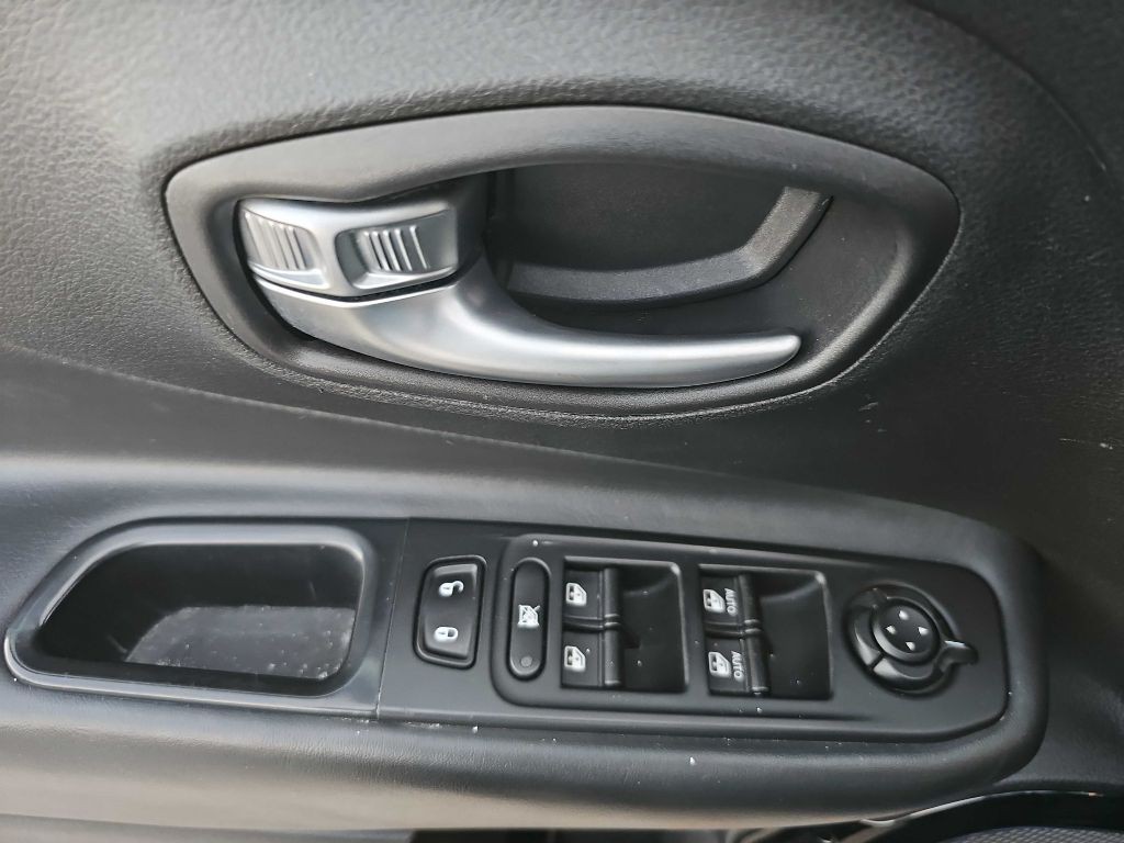 2018 Jeep Renegade Image 29