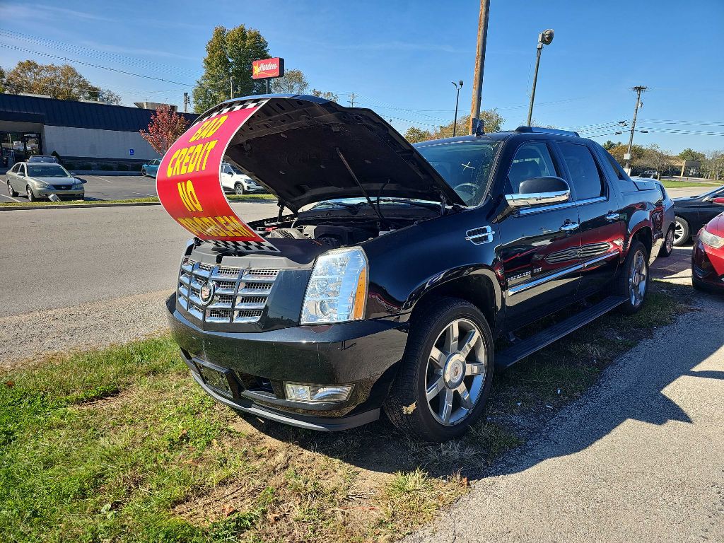 2013 Cadillac Escalade Image 1