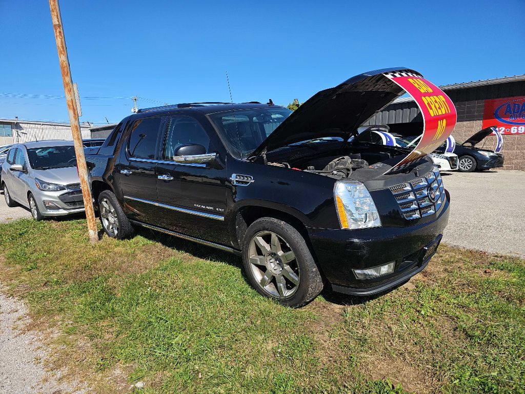 2013 Cadillac Escalade Image 2