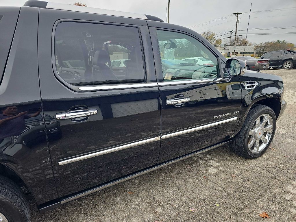 2013 Cadillac Escalade Image 9