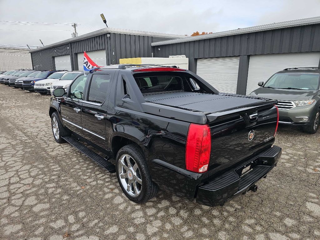 2013 Cadillac Escalade Image 18