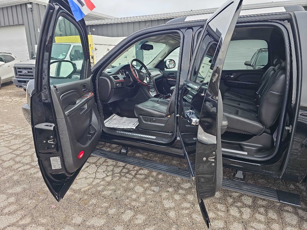 2013 Cadillac Escalade Image 21