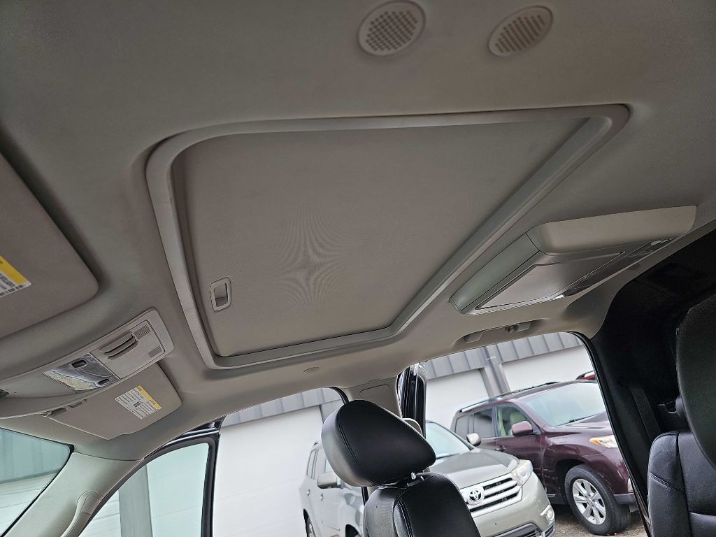 2013 Cadillac Escalade Image 25