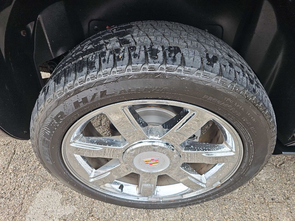 2013 Cadillac Escalade Image 30