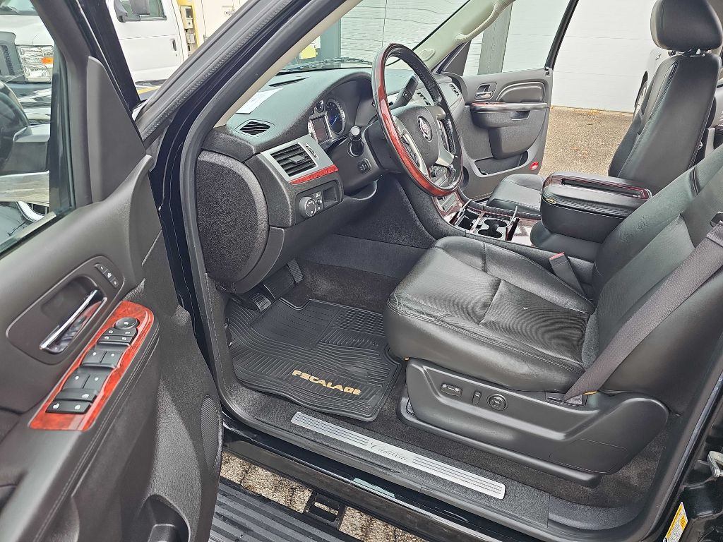 2013 Cadillac Escalade Image 35