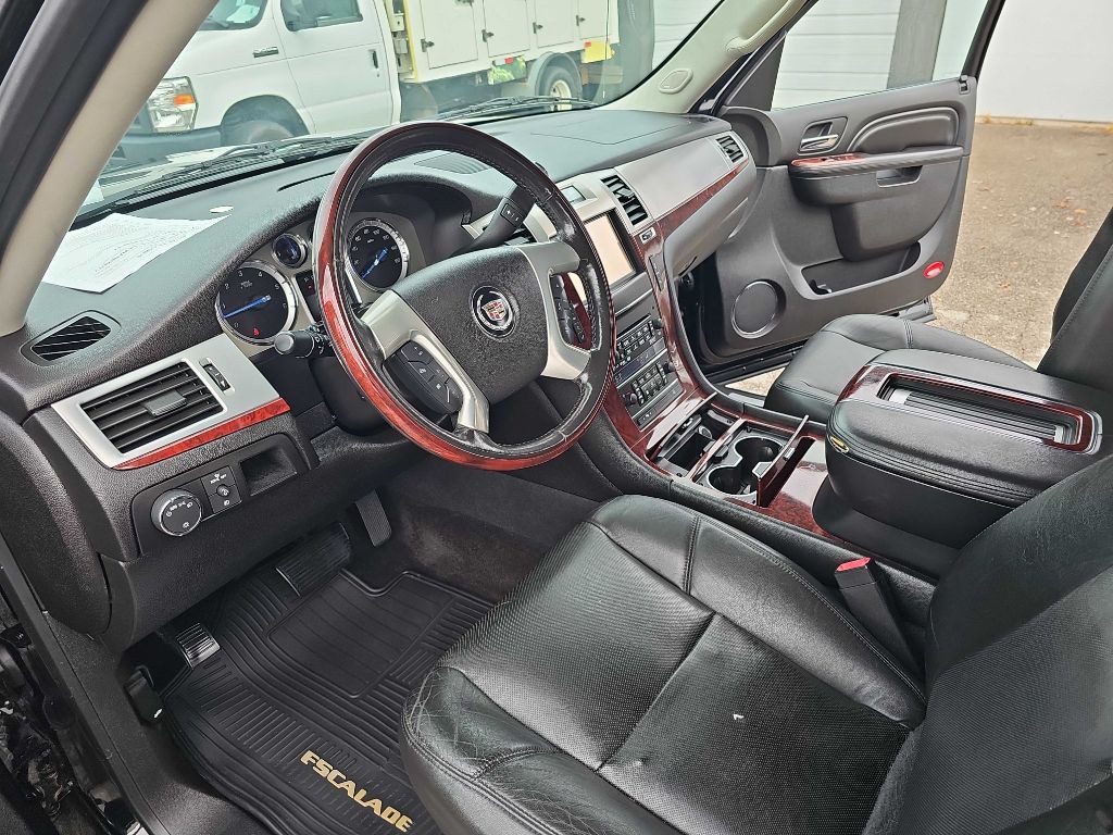 2013 Cadillac Escalade Image 36