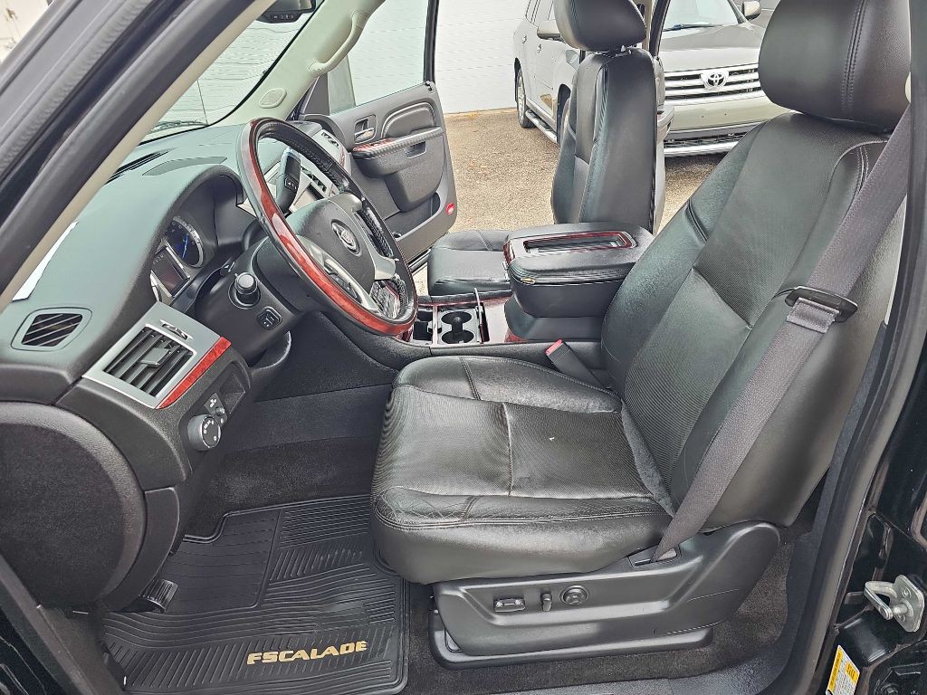 2013 Cadillac Escalade Image 38