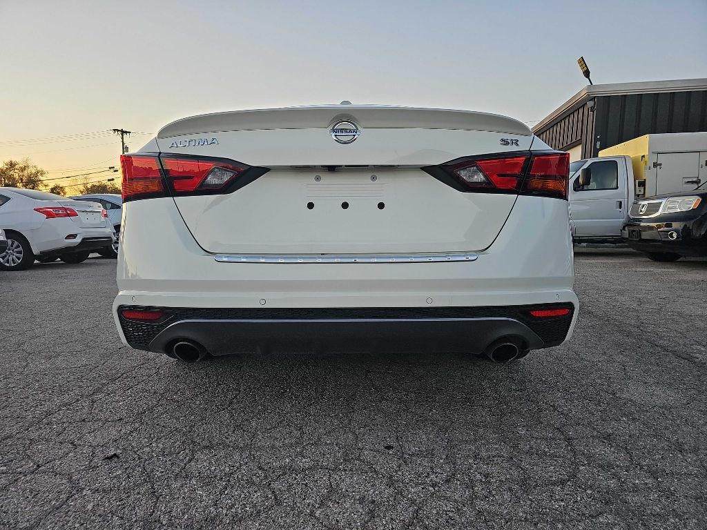 2020 Nissan Altima Image 10