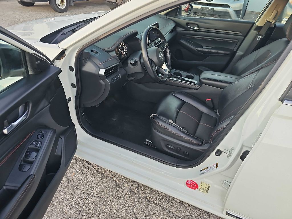 2020 Nissan Altima Image 24