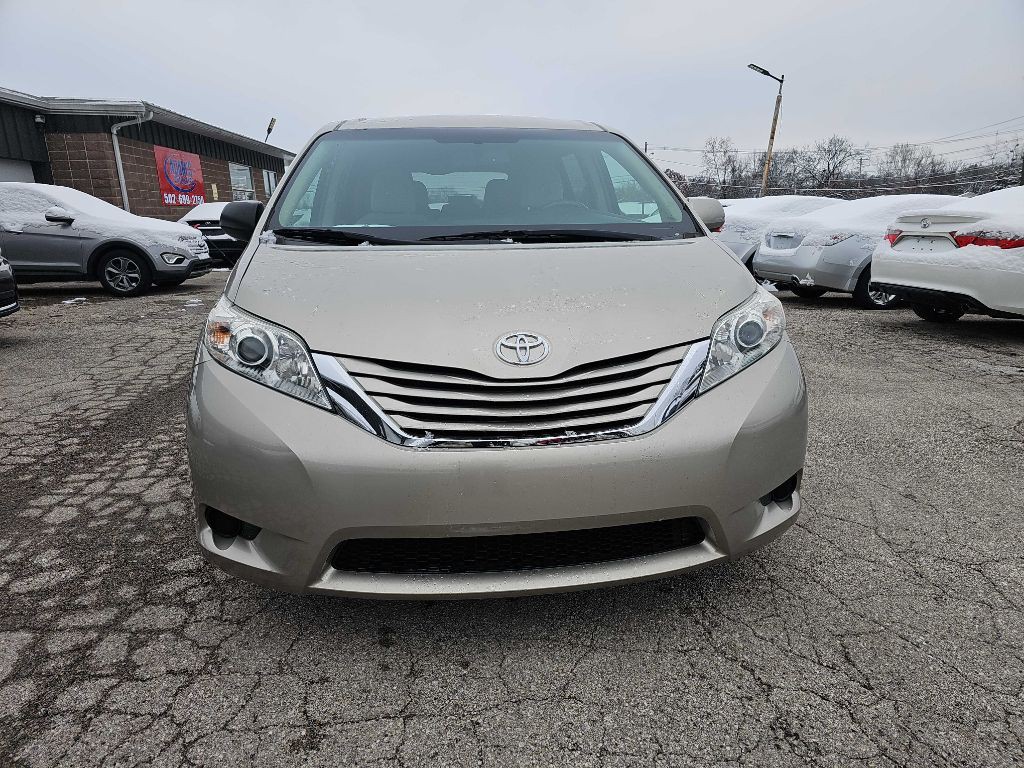 2016 Toyota Sienna Image 4